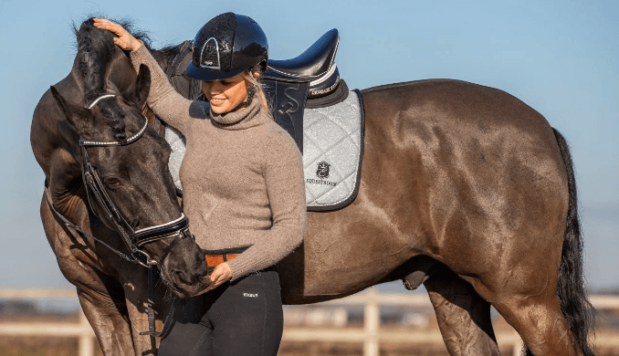 How can stretching routines benefit both horse and rider before and after riding?