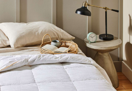 The Luxurious Appeal of the White Goose Pillow: A Hotel Suite Essential